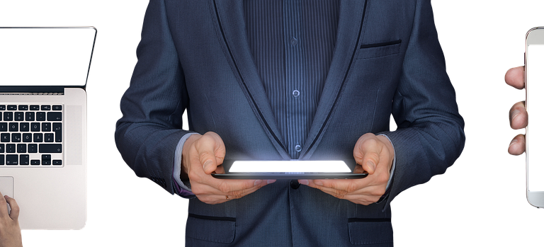 Salário alto ou ser feliz no trabalho: como escolher?