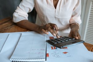 Como economizar na compra de código de barras para produtos?