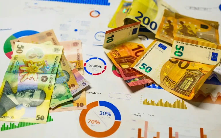 Dinheiro de diversas denominações europeias sobre gráficos de investimentos destacando a importância da diversificação nos investimentos.