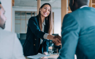 Veja como a comunicação institucional em 2026 será mais simples e direta, priorizando clareza, transparência e confiança.