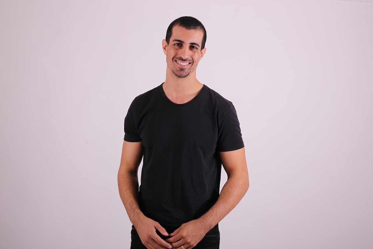 Como escolher o tamanho ideal de camisa masculina sem experimentar